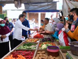 Presiden Serahkan Bansos untuk Pacu Pertumbuhan Ekonomi dan Jaga Daya Beli Masyarakat