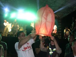 Pelepasan Lampion Sebagai Simbol Pembukaan Festival Sandeq 2022